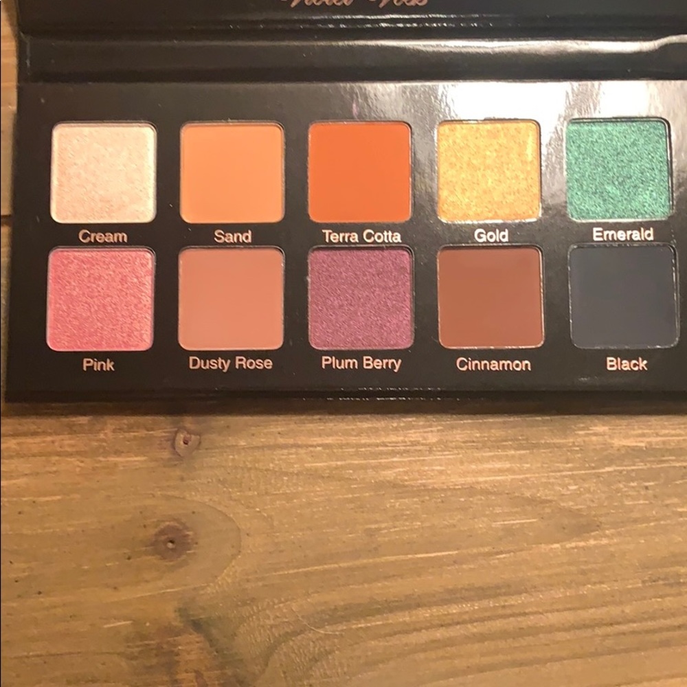 🌼🌼🌼3/15Violet Voss Essentials Eye Shadow